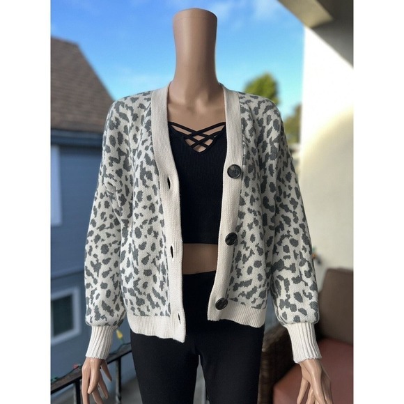 LOFT Women's Button Up Cardigan Sweater Cheetah Print V-Neck Gray Cream Size S - Picture 2 of 8